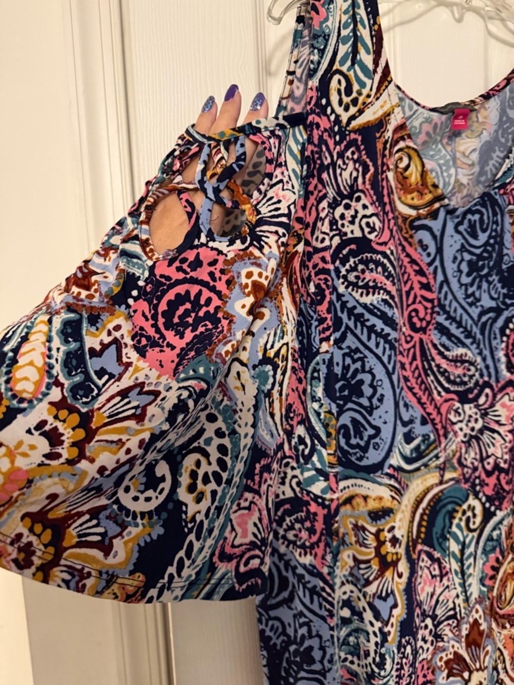 Vince Camuto Multicolor Paisley Cold-Shoulder Blouse - Picture 2 of 3